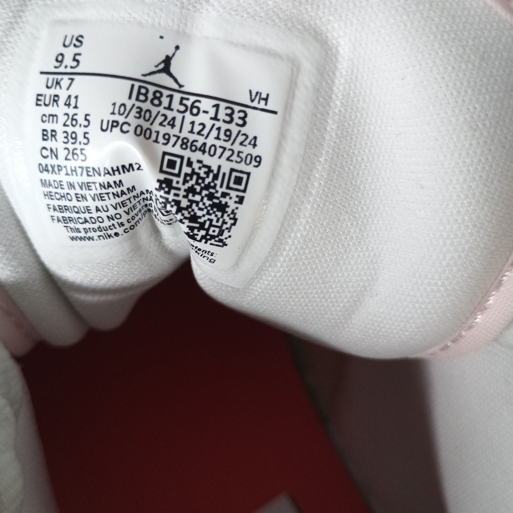 Nike Women's Air Jordan 1 SE Low Sneakers - Picture 4 of 5